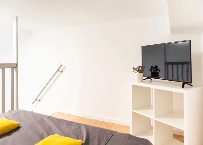 Spacious Loft Style In Wilmersdorf Daire